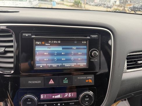 Used 2015 Mitsubishi Outlander SE AWD/4WD image 17