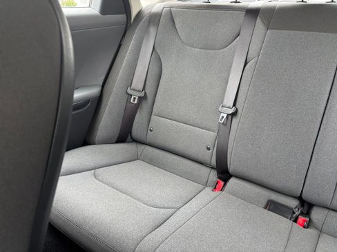 Used 2025 Kia K4 LXS image 40