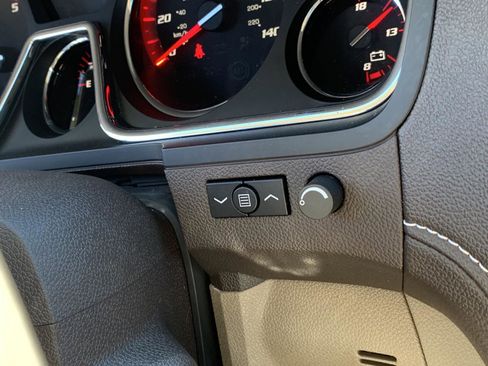 Used 2014 GMC Acadia Denali image 19