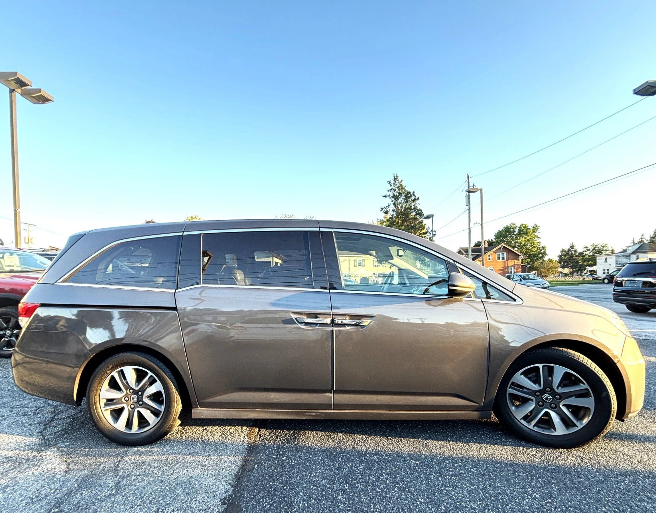 Used 2015 Honda Odyssey Touring Elite image 6
