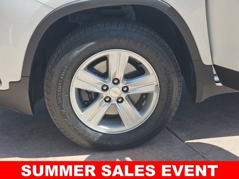 Used 2022 Chevrolet Trax LT w/ Driver Confidence Package AWD/4WD image 35