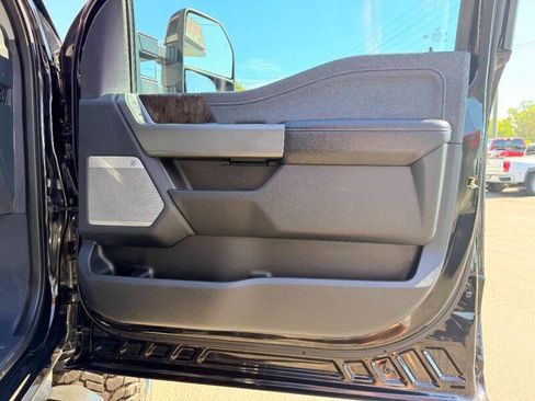 Used 2023 Ford F250 Lariat w/ Sport Appearance Package AWD/4WD image 40