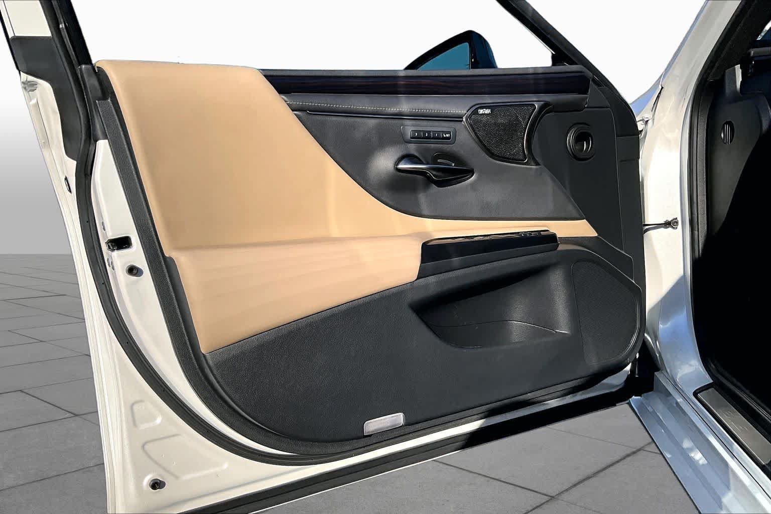 Used 2021 Lexus ES 300h w/ Accessory Package FWD image 20