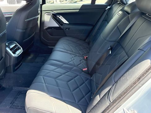 Used 2026 BMW i7 xDrive60 w/ M Sport Package RWD image 30