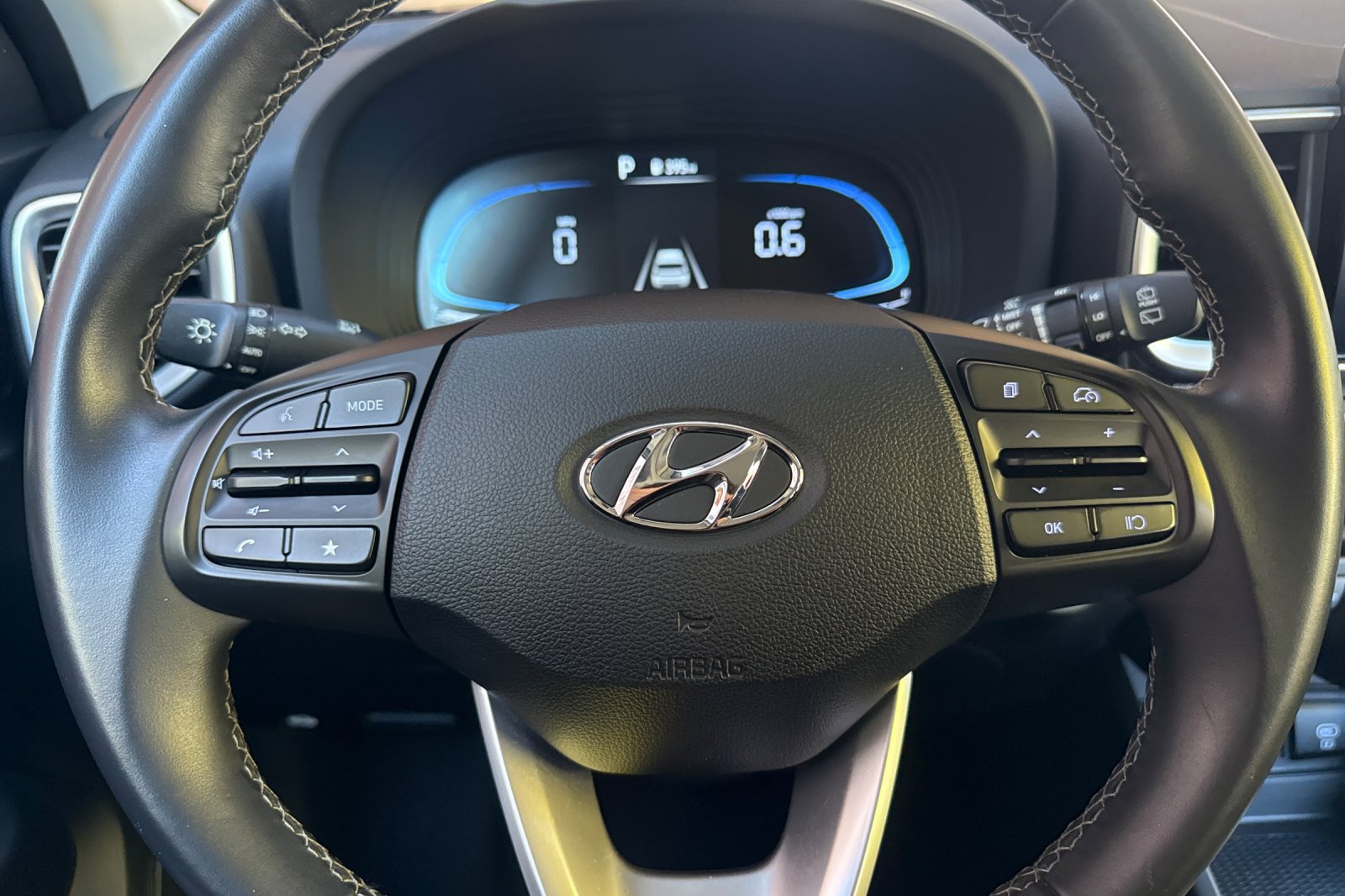 Used 2025 Hyundai Venue SEL FWD image 23