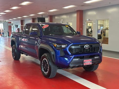 Certified 2024 Toyota Tacoma TRD Off-Road AWD/4WD image 2