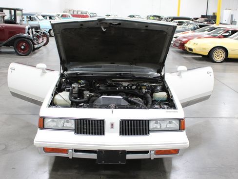 Used 1988 Oldsmobile Cutlass Supreme Classic Brougham RWD image 26