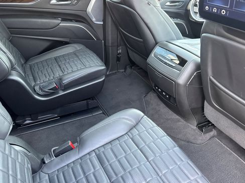 Certified 2024 Cadillac Escalade ESV Premium Luxury Platinum image 19