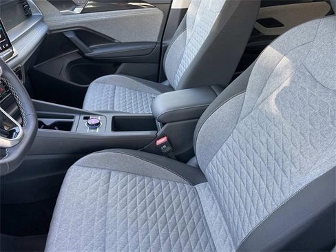 Used 2025 Volkswagen Tiguan S image 19