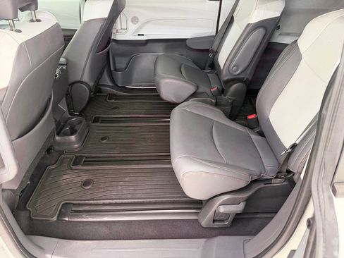 Used 2024 Toyota Sienna XSE w/ XSE Plus Package image 14