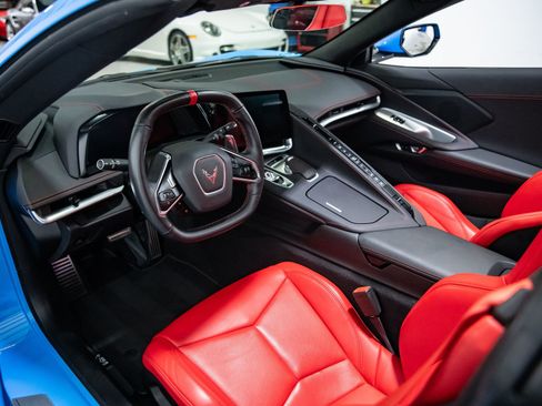 Used 2021 Chevrolet Corvette Stingray Coupe w/ Z51 Performance Package RWD image 31