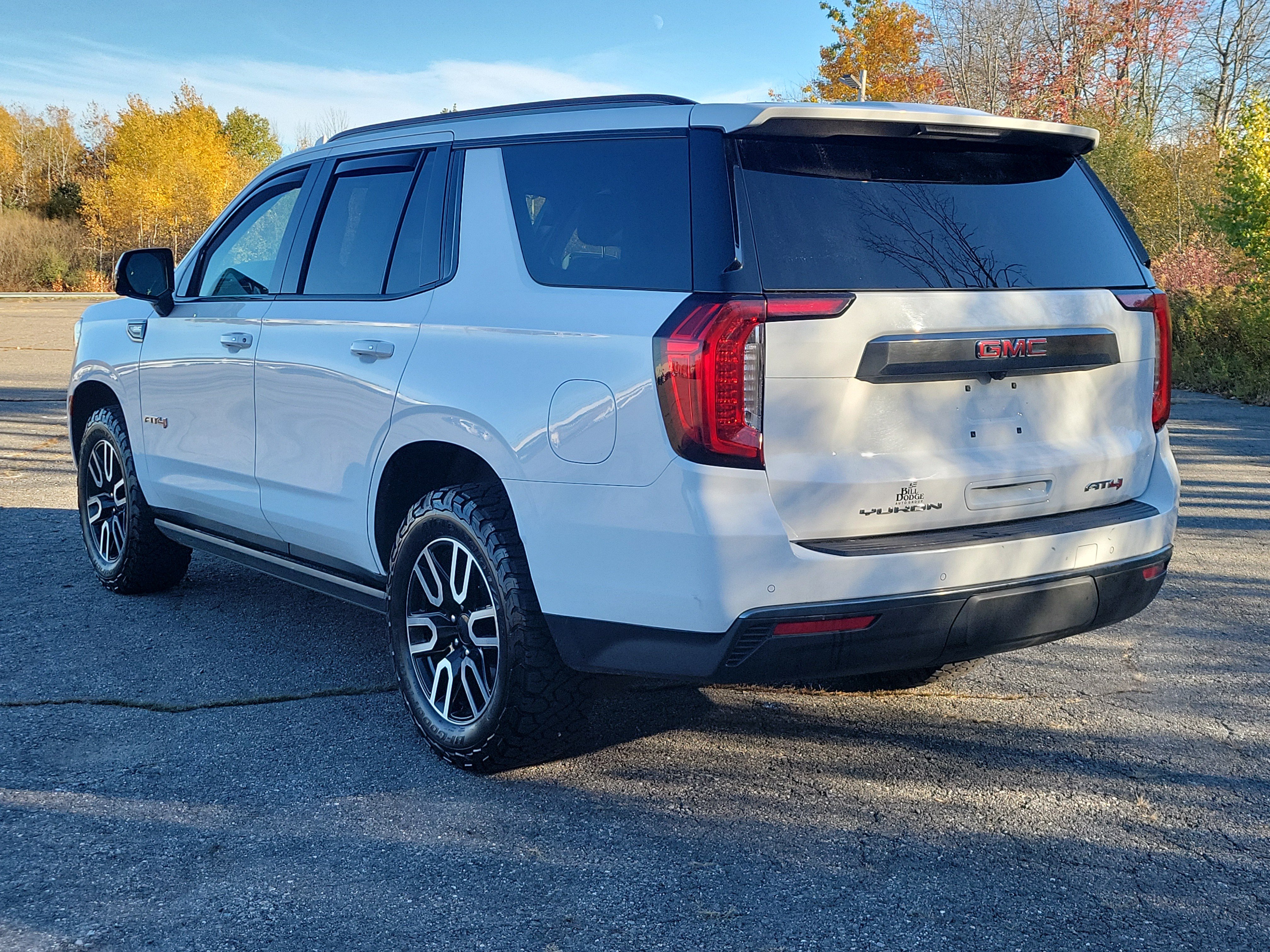 Used 2023 GMC Yukon AT4 w/ AT4 Premium Package AWD/4WD image 7
