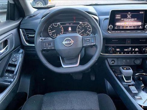 Certified 2025 Nissan Rogue SV image 5