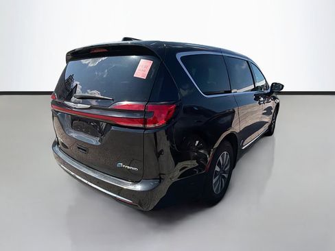 Used 2023 Chrysler Pacifica Limited FWD image 8