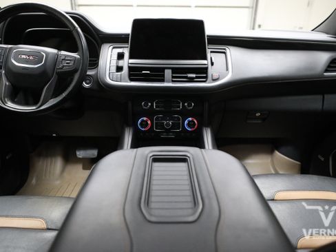 Used 2022 GMC Yukon XL AT4 AWD/4WD image 13