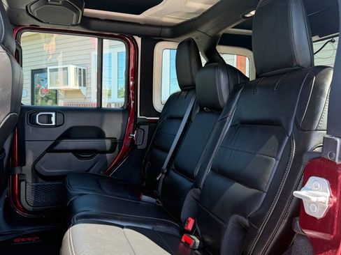 Used 2021 Jeep Wrangler Unlimited Sahara AWD/4WD image 11
