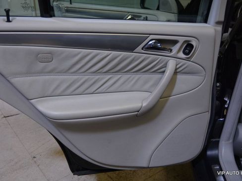 Used 2005 Mercedes-Benz C 55 AMG Sedan image 9