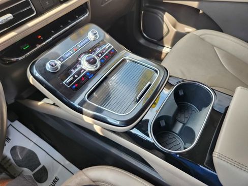 Used 2022 Lincoln Nautilus Reserve image 12