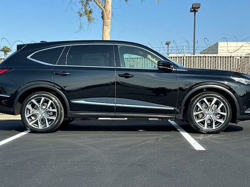Used 2023 Acura MDX w/ Technology Package FWD image 3