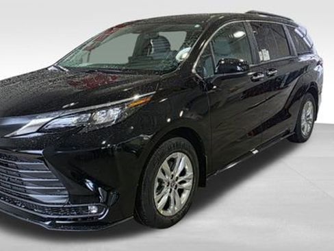 New 2026 Toyota Sienna XLE image 1