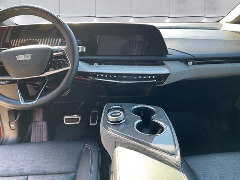 Certified 2025 Cadillac Optiq Sport 2 w/ LPO, Floor Liner Package AWD/4WD image 11