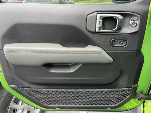 New 2025 Jeep Gladiator Mojave w/ Convenience Group image 27