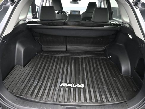 Used 2022 Toyota RAV4 XLE w/ Convenience Package image 14