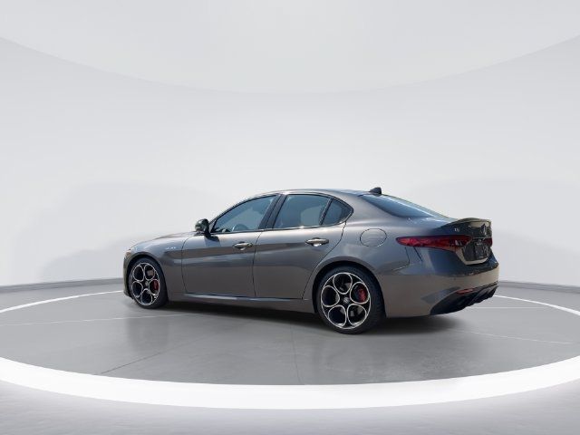 Used 2023 Alfa Romeo Giulia Veloce RWD image 6