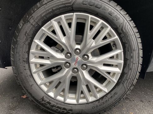 Used 2024 GMC Acadia Elevation image 42