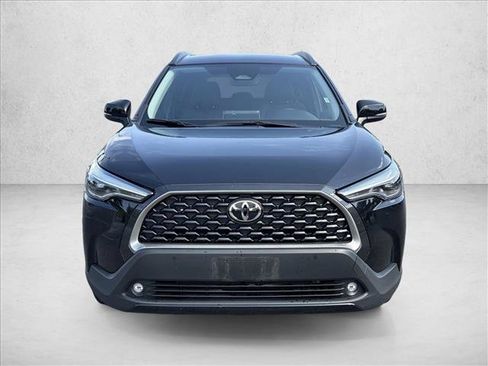 Certified 2025 Toyota Corolla Cross XLE FWD image 2