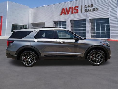 Used 2025 Ford Explorer ST-Line w/ ST-Line Street Pack AWD/4WD image 5