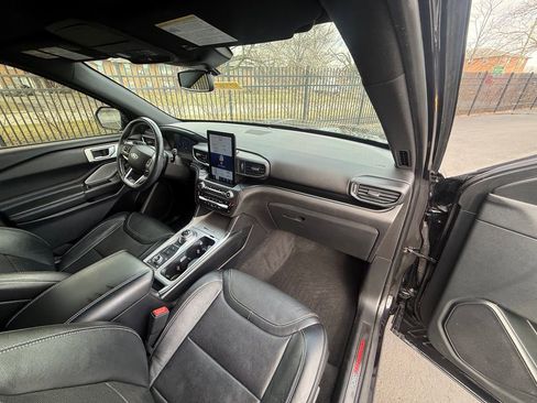 Used 2020 Ford Explorer ST w/ ST Street Pack image 11