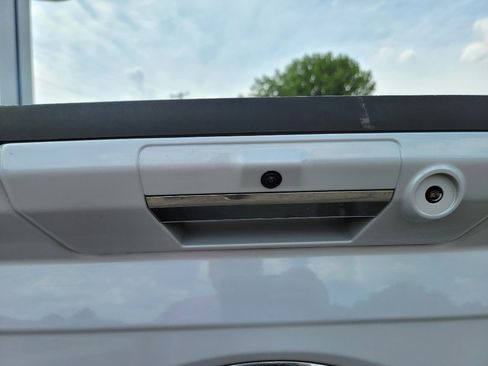 Used 2021 Ford F150 Lariat w/ Equipment Group 502A High image 9