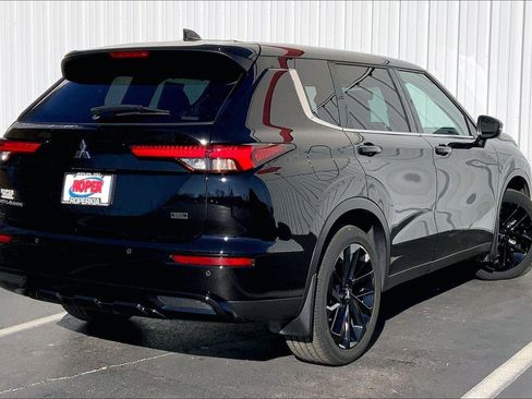 Used 2023 Mitsubishi Outlander SEL Black Edition image 11