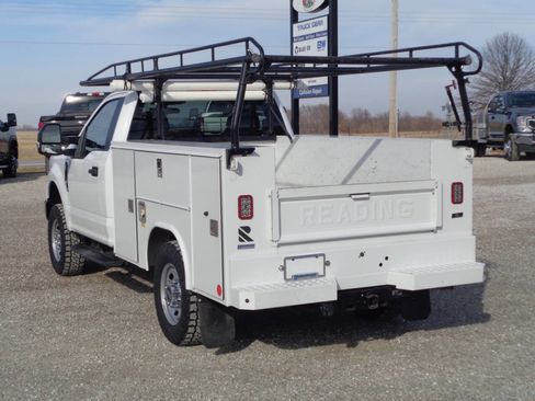 Used 2022 Ford F250 XL w/ Power Equipment Group image 9