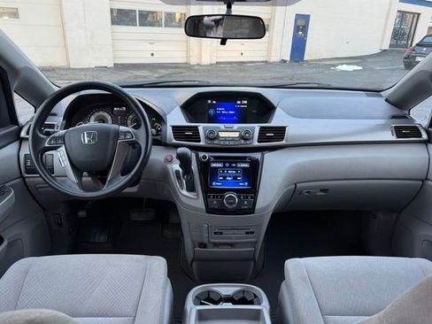 Used 2016 Honda Odyssey SE image 19