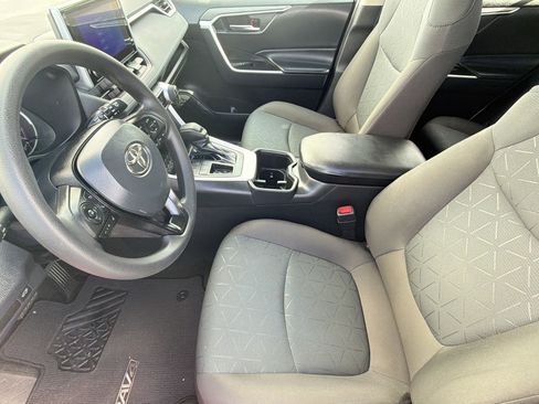 Used 2023 Toyota RAV4 XLE w/ Convenience Package image 21