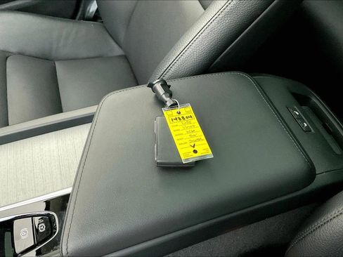 Certified 2025 Volvo XC60 B5 Plus image 14