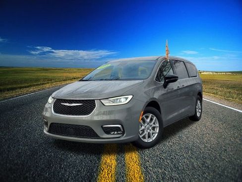 Certified 2025 Chrysler Pacifica Select image 35