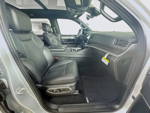 New 2026 Jeep Grand Wagoneer 4X4 w/ Premium Group I image 34