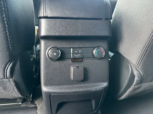 Used 2018 Ford Explorer XLT AWD/4WD image 23