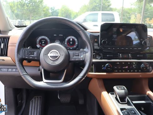 Used 2025 Nissan Pathfinder Platinum FWD image 18