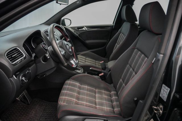 Used 2011 Volkswagen GTI 4-Door FWD image 18