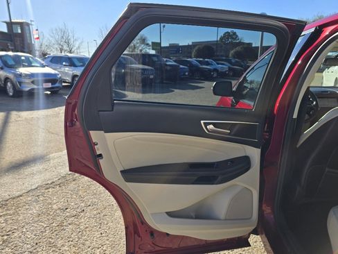 Used 2017 Ford Edge Titanium w/ Technology Package image 17