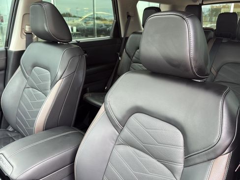 Used 2024 Nissan Pathfinder Platinum w/ Cargo Package image 19