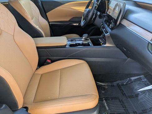 Certified 2025 Lexus RX 350 Premium w/ Accessory Package (Z1) image 19