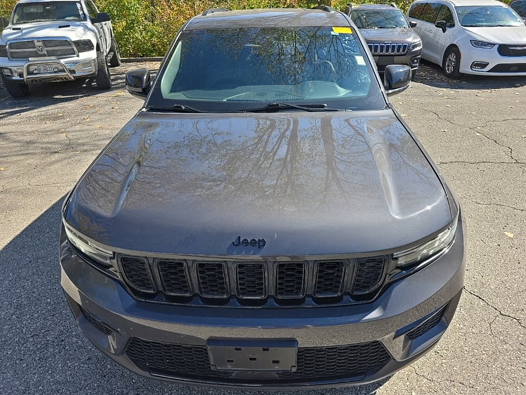 Used 2024 Jeep Grand Cherokee Limited w/ Black Appearance Package AWD/4WD image 14