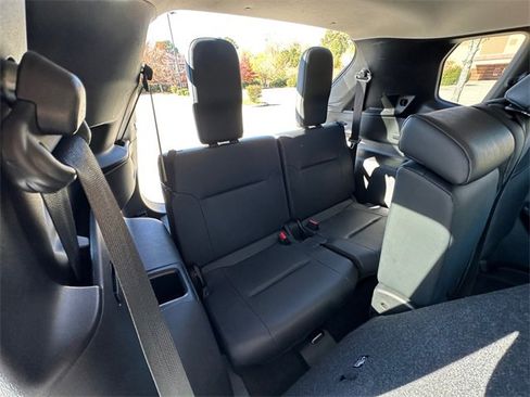 Used 2024 Mitsubishi Outlander SE image 18