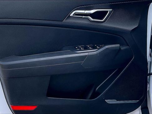 Certified 2025 Kia Sportage LX image 27