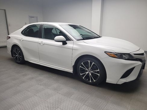Used 2020 Toyota Camry SE image 11